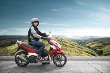 Onun motosiklet ile Asya motosiklet taksi adam