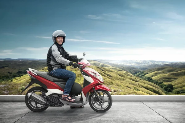 Asiático moto taxi hombre con su motocicleta —  Fotos de Stock