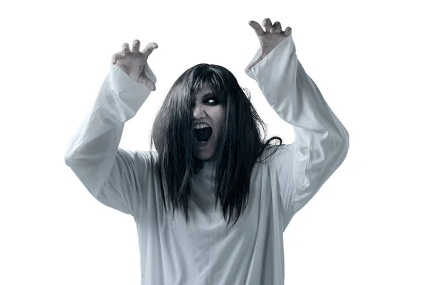 Страшна жінка-привид з кров'ю і сердитим обличчям з прикутими руками — стокове фото