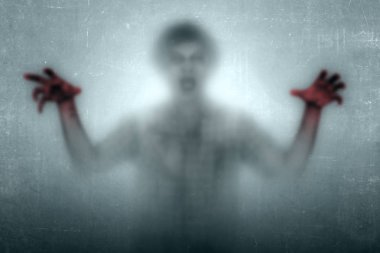 Pencerenin arkasında kanlı korkunç zombiler var.