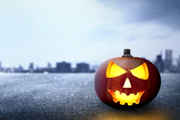 Jack-o-Lantern en la calle urbana — Foto de Stock