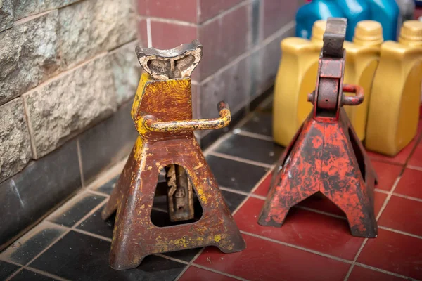 Kaldırma aracı için kriko aracının görüntüsünü kapat