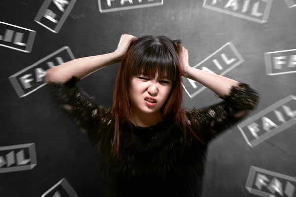 Asijská Žena Pocit Frustrace Textem Selhání Pozadí Zdi — Stock fotografie