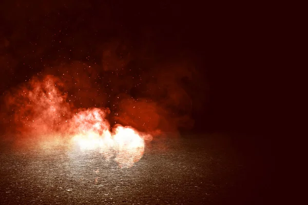 Robbanás Szikrákkal Forró Füsttel Fekete Háttéren — Stock Fotó