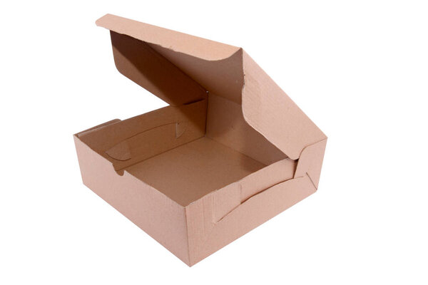 Картонная коробка на белом фоне
