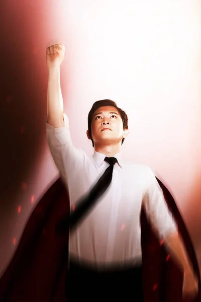 Asijský Podnikatel Pláštěm Létat Jako Superhrdina Obloze — Stock fotografie