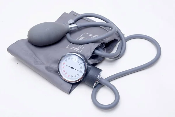 白い背景に隔離された手動Sphygmomanometer — ストック写真