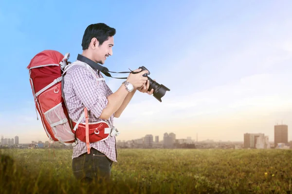 Asian Man Backpack Holding Camera Meadow Field World Photography Day — Stock Photo, Image