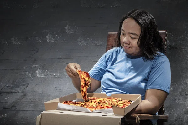 Asian Man Eating Slice Pizza Home Junk Food Concept — Stock Photo, Image