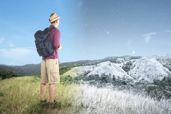 Asiatischer Mann Mit Rucksack Blickt Auf Die Landschaften Mit Winter — Stockfoto