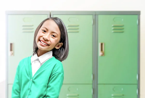 Okuldaki Asyalı Küçük Kız Okul Konseptine Dönüş — Stok fotoğraf