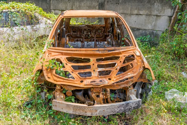 Broken Rusty Car Because Crash Accident Lawn — Stock Photo, Image