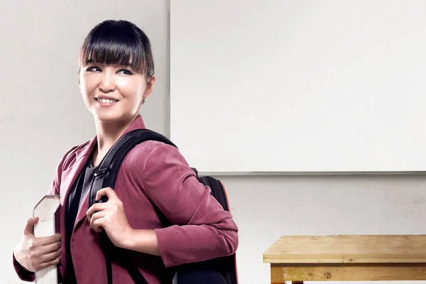 Femme Étudiante Asiatique Avec Sac Dos Livre Dans Salle Classe — Photo