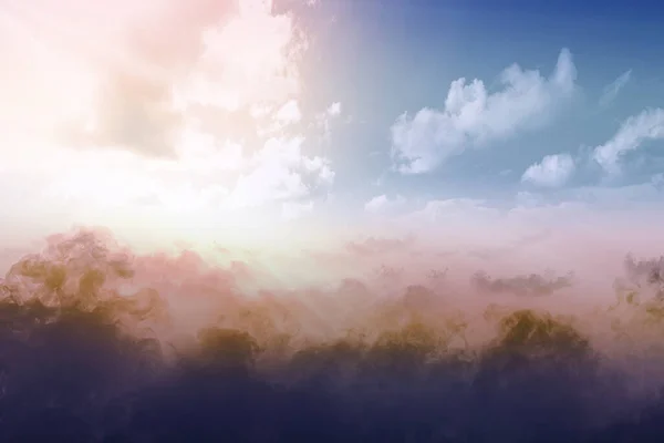 Wolkenlandschaften Mit Sonnenlicht Blauen Himmel — Stockfoto