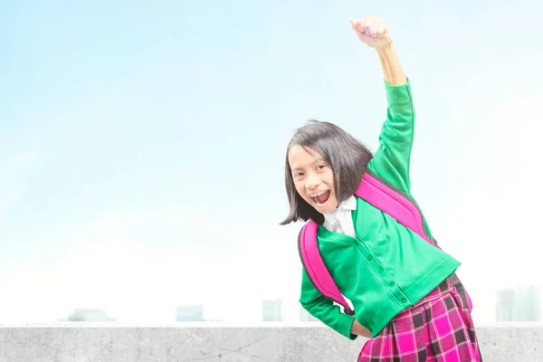 Menina Asiática Com Mochila Muito Feliz Porque Volta Escola Voltar — Fotografia de Stock