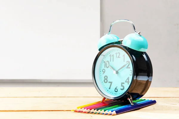 Desk Clock Row Colored Pencils Whiteboard Background Back School Concept — Stock Photo, Image