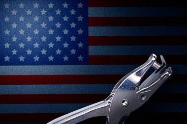 Amerikan bayraklı delgi. İşçi Bayramı kutlu olsun.