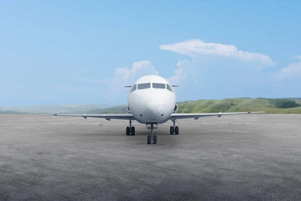 Avión Pista Con Vistas Paisajes Fondo Azul Del Cielo —  Fotos de Stock