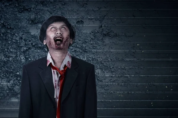 Enge Zombie Met Bloed Wond Zijn Lichaam Staan Met Grunge — Stockfoto