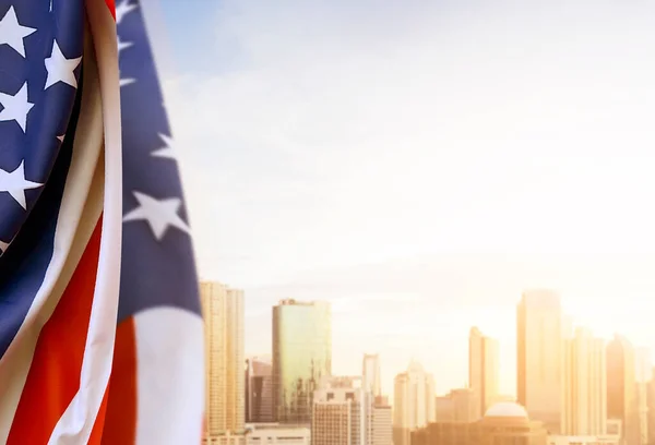Amerikan Lippu Kaupunkimaisemilla Hyvää Työpäivää — kuvapankkivalokuva
