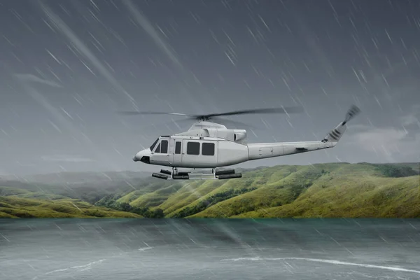 Hubschrauber Fliegt Bei Regenwetter Der Luft — Stockfoto