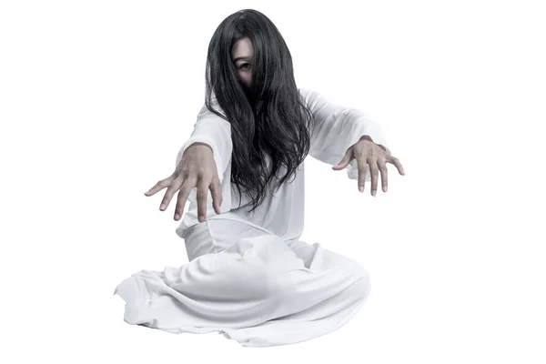 Mujer Fantasma Asustadiza Arrastrándose Aislada Sobre Fondo Blanco Concepto Halloween — Foto de Stock