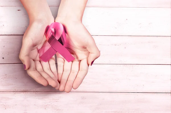 Menselijke Handen Met Roze Bewustzijnslint Bewustwording Van Borstkanker — Stockfoto