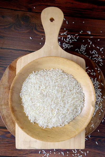 Arroz Não Cozido Uma Tigela Com Fundo Madeira — Fotografia de Stock