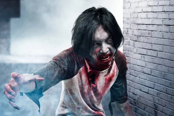 Enge Zombie Met Bloed Wond Zijn Lichaam Lopend Het Verlaten — Stockfoto