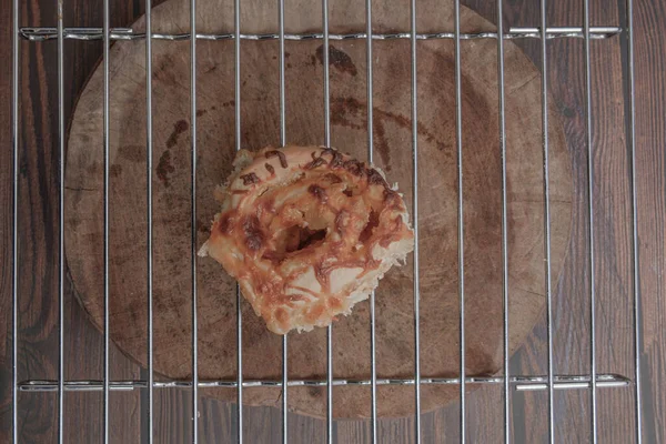 Stück Pizza Tablett Auf Mit Holzuntergrund — Stockfoto