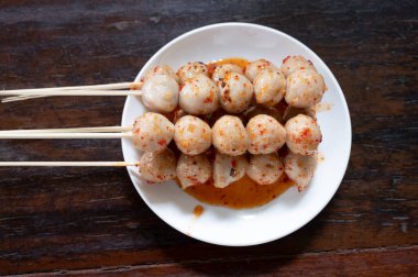 Baharatlı soslu domuz köftesi barbeküsünü kapadım..