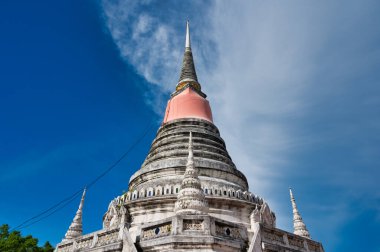 Samut Prakan / Tayland / 27 Temmuz 2020: Phra Samut Chedi, Samut Prakan 'ın inşaatı ve çeşitli kaleler.