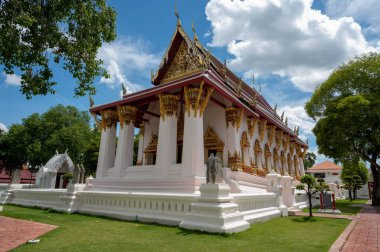 Ayutthaya / Tayland / 8 Ağustos 2020: Wat Suwandararam Ratchaworawihan, Kral I. Rama 'nın babası tarafından Ayutthaya Dönemi' nin bitiş safhasında inşa edilmiştir.).