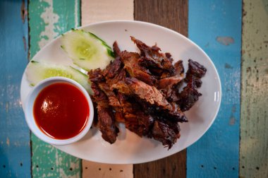 Tayland usulü soslu orta pişmiş biftek.