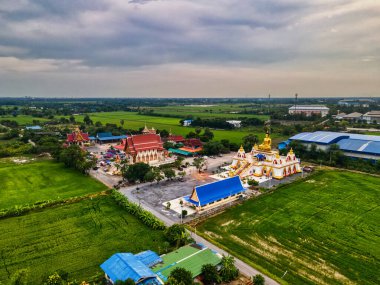 Chachoengsao / Tayland / 4 Eylül 2020: Wat Thawin Sila Mongkhon, Güzel Tapınak. Ta Khai için bu tapınağa dua etmeye kim gelebilir?.