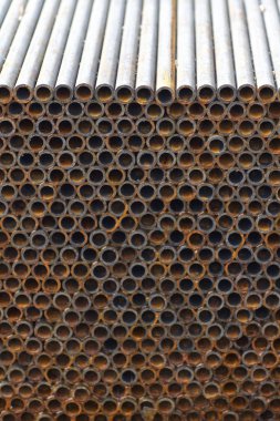 Metal profil boru yuvarlak bölümünde: paketleri depodaki metal ürünler, Rusya Federasyonu