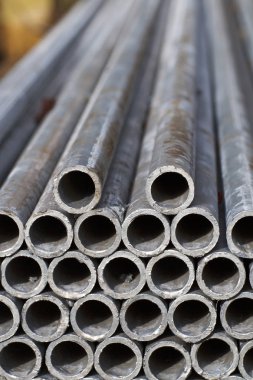 Metal profil boru yuvarlak bölümünde: paketleri depodaki metal ürünler, Rusya Federasyonu