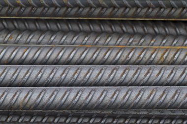 Takviye çubukları paketlerine periyodik bir profille metal ürünler depoda saklanır