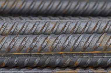 Takviye çubukları paketlerine periyodik bir profille metal ürünler depoda saklanır