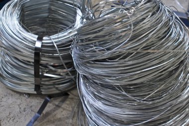 Galvanizli sac kenarlarının işleyerek elde edilen düzeltme