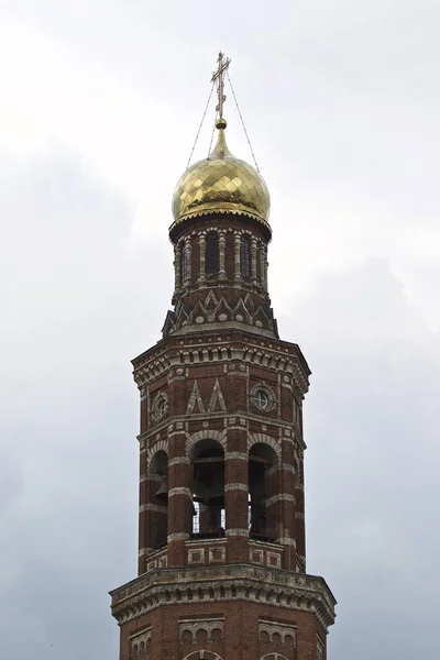 Architectuur van Russisch orthodoxe kerken en kathedralen — Stockfoto