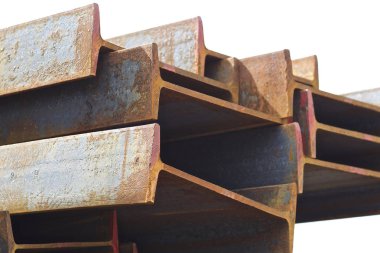 Metal profil kiriş metal ürünlerin depodaki paketlerinde