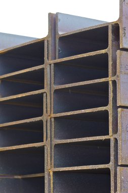 Metal profil kiriş metal ürünlerin depodaki paketlerinde