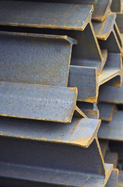 Kovový profil nosníku v baleních do skladu kovových výrobků — Stock fotografie