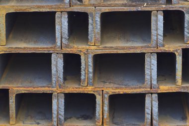 Metal profil kanal metal ürünlerin depodaki paketlerinde