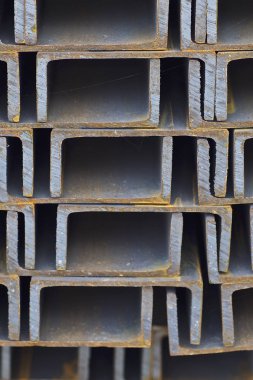 Metal profil kanal metal ürünlerin depodaki paketlerinde