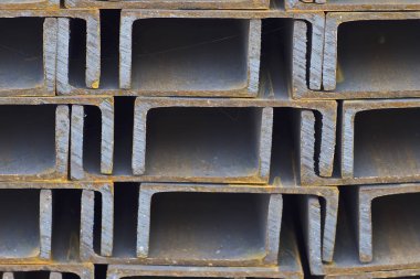 Metal profil kanal metal ürünlerin depodaki paketlerinde