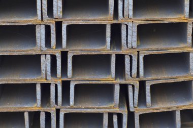 Metal profil kanal metal ürünlerin depodaki paketlerinde