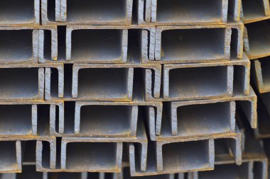 Metal profil kanal metal ürünlerin depodaki paketlerinde