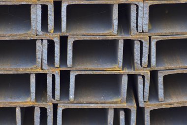 Metal profil kanal metal ürünlerin depodaki paketlerinde